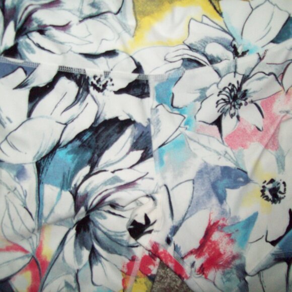 Calvin Klein Athletic Performance CaprLeggings! Dry Wick Tropical Flower  Print - Picture 3 of 5